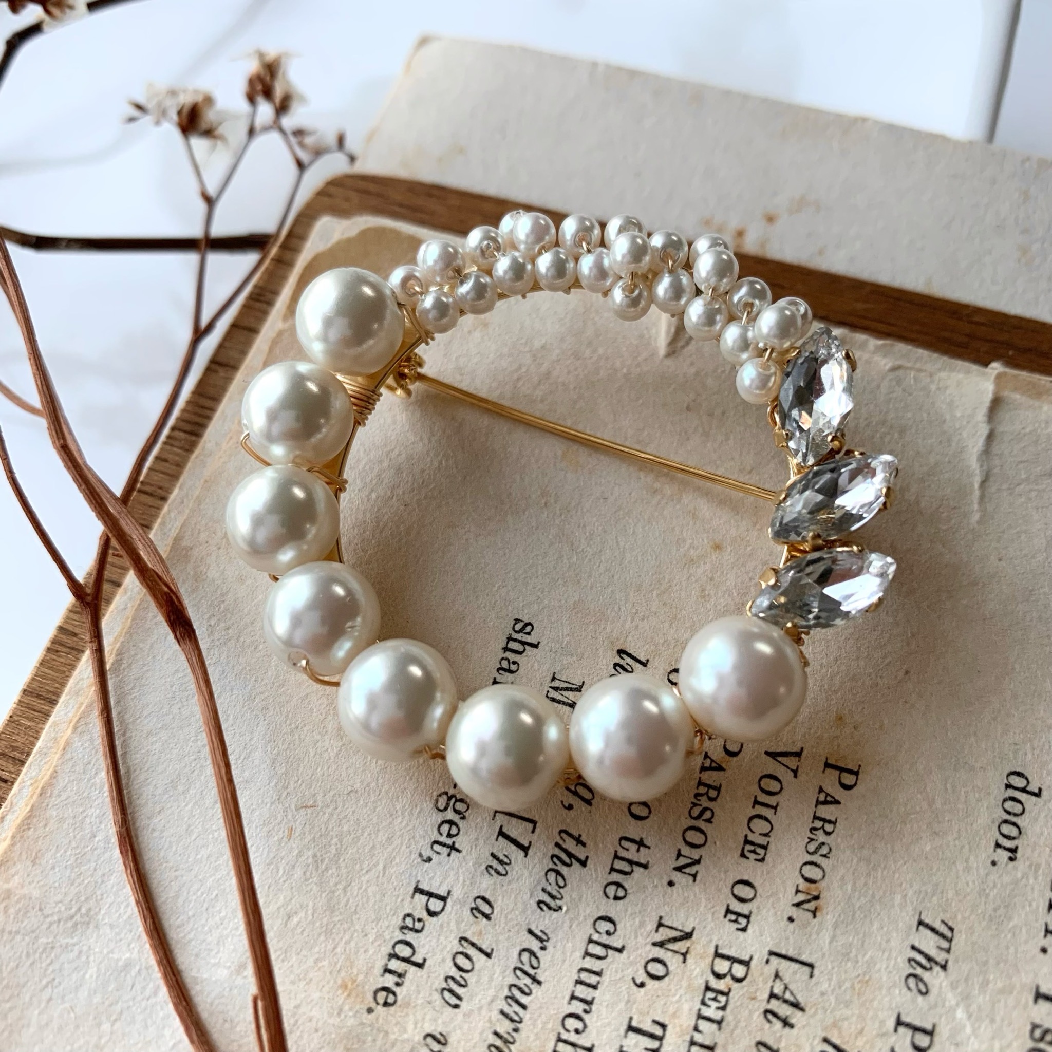 ビジュー×ナチュラルホワイトパール✴︎ブローチ